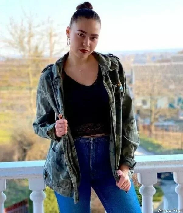 Yana Profile image 2