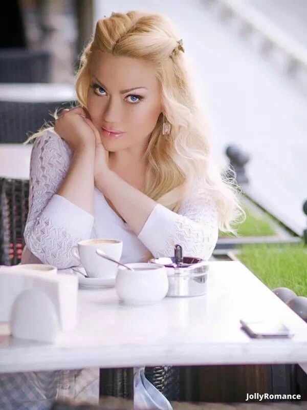 Anna Profile image 2