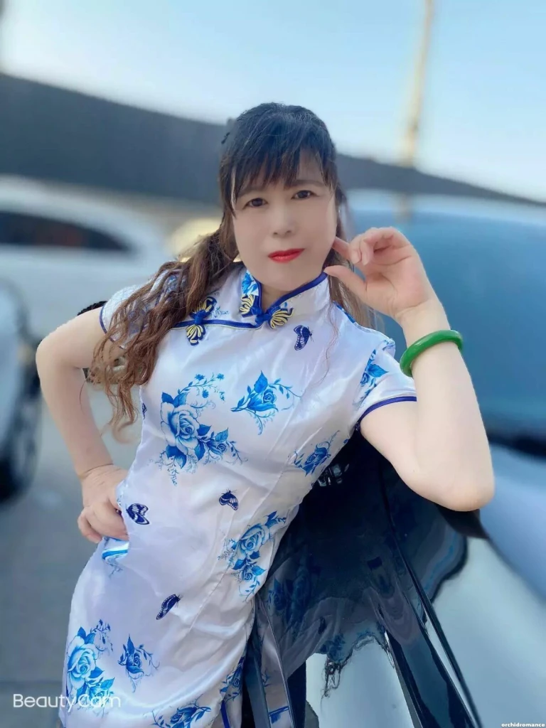 Lili Profile image 4