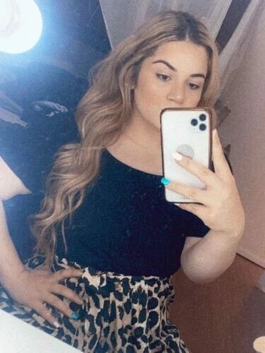 Elle Profile image 2