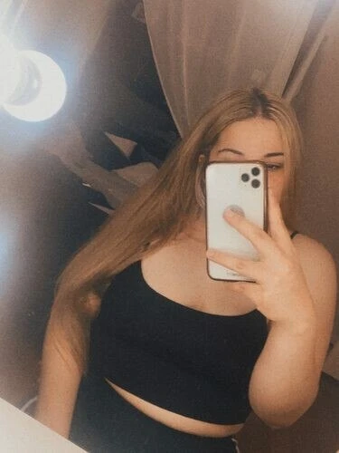 Elle Profile image 1